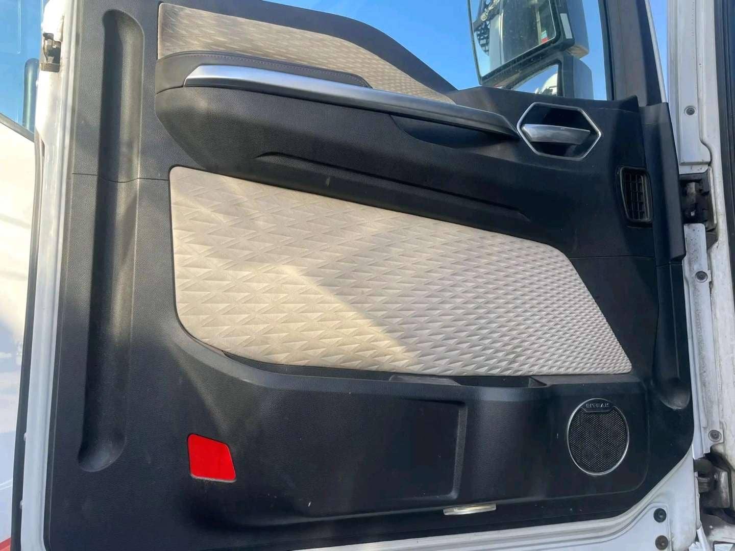 Sitrak C7H MAX ZZ4186V391HE,  287 783 км, 2023 года в лизинг