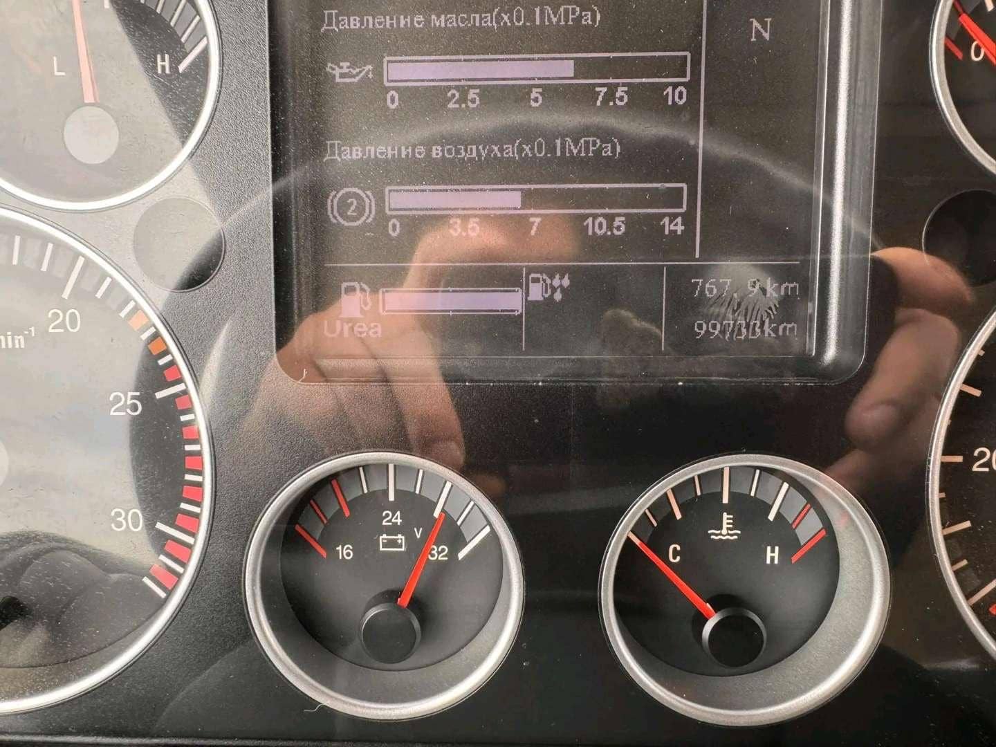 HOWO ZZ3317V386GE1 8х4,  99 733 км, 2023 года в лизинг