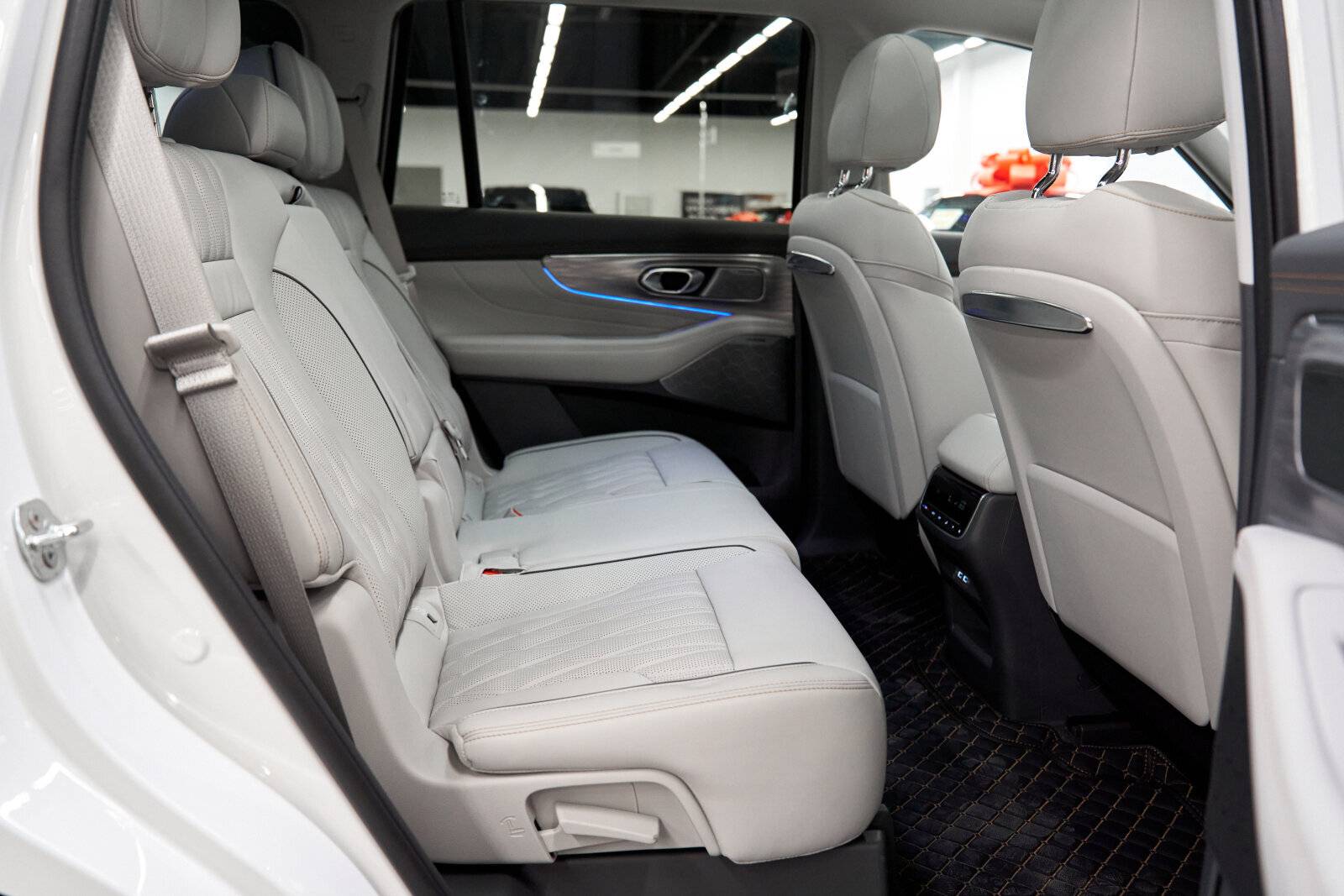 GAC GS8 GX Premium 2.0 8AT 4WD