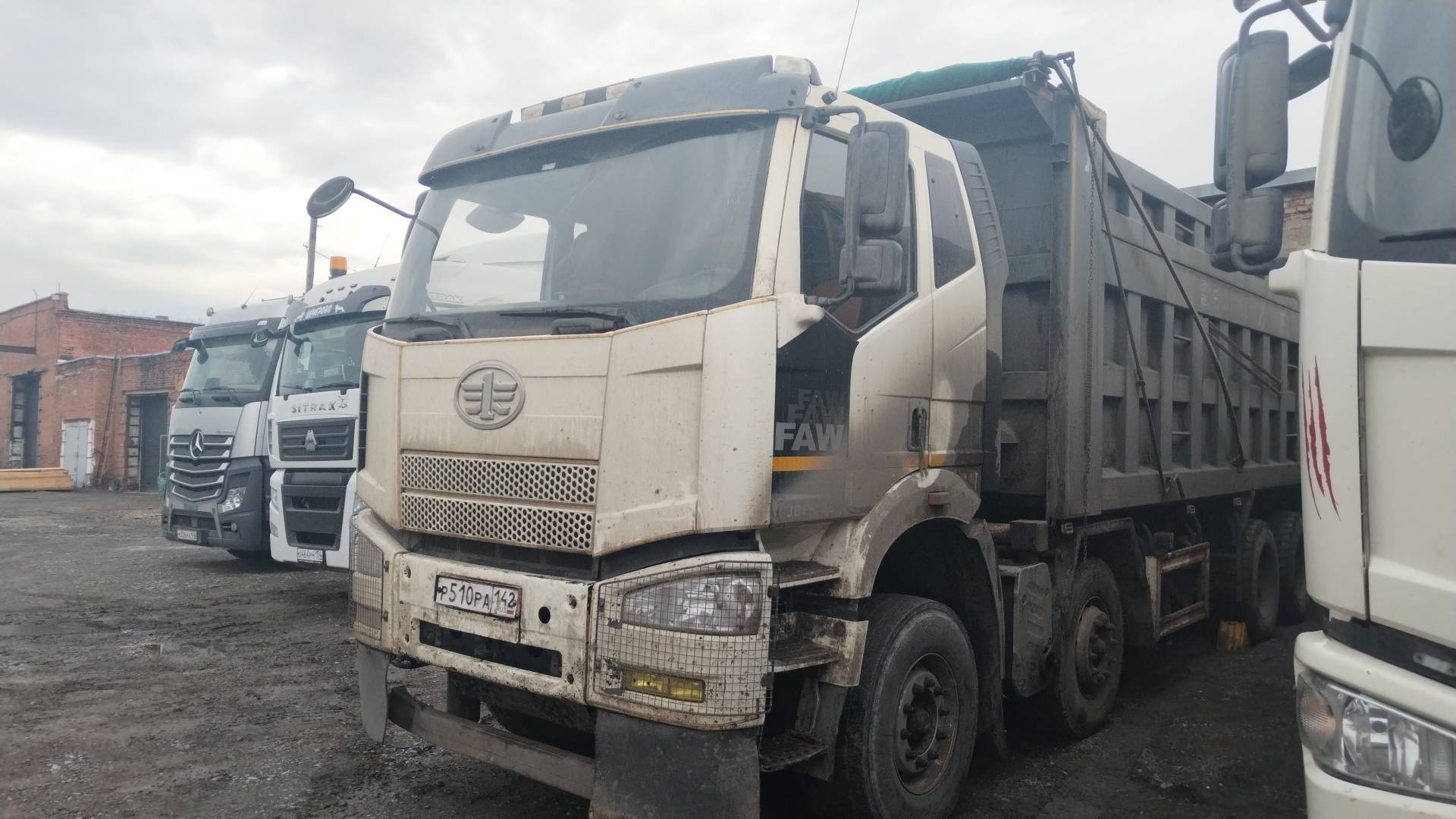 FAW CA3310P66K24T4E5 8х4,  311 819 км, 2023 года в лизинг