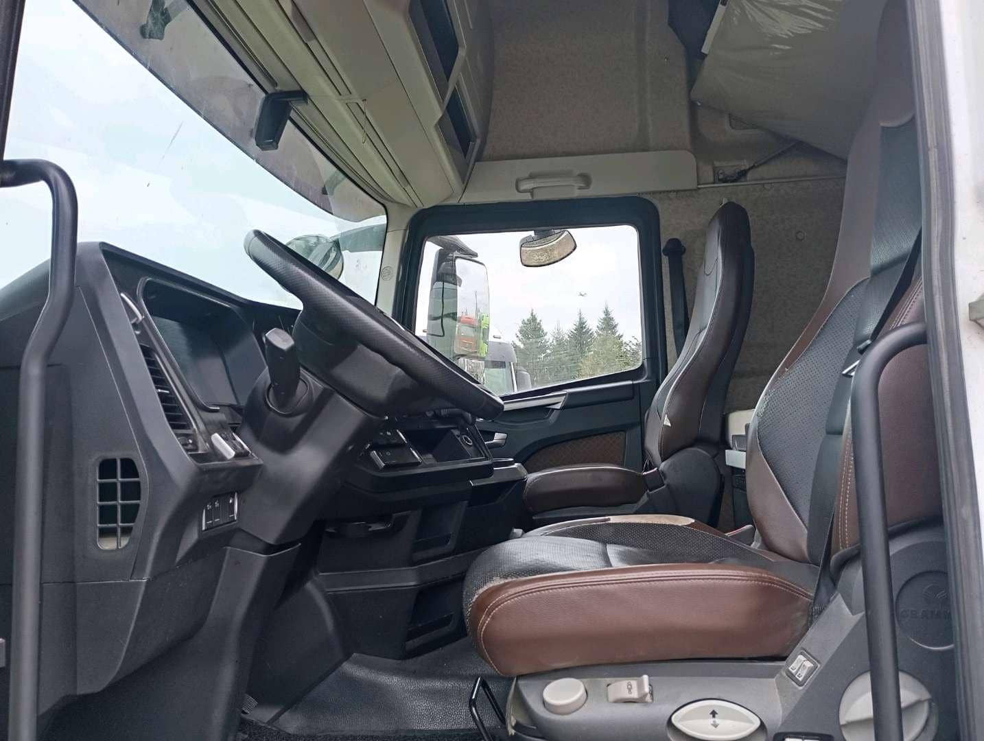 FAW CA4180P77K25E5 4x2,  527 235 км, 2023 года в лизинг
