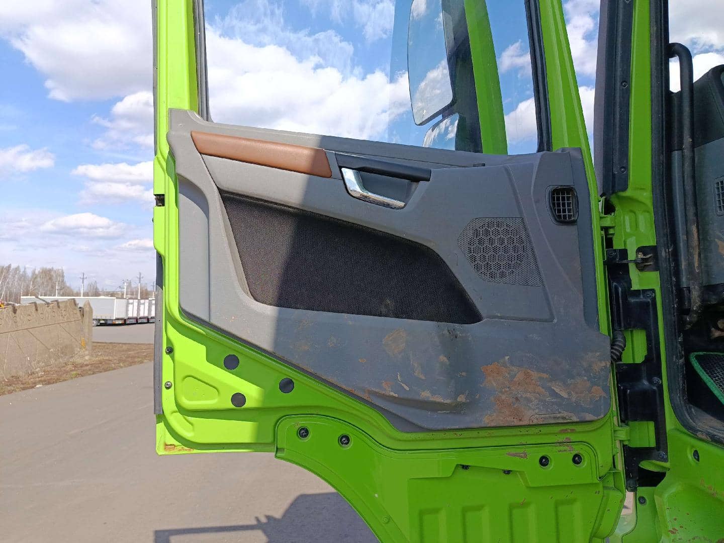 Shacman SX42584V324,  126 995 км, 2023 года в лизинг