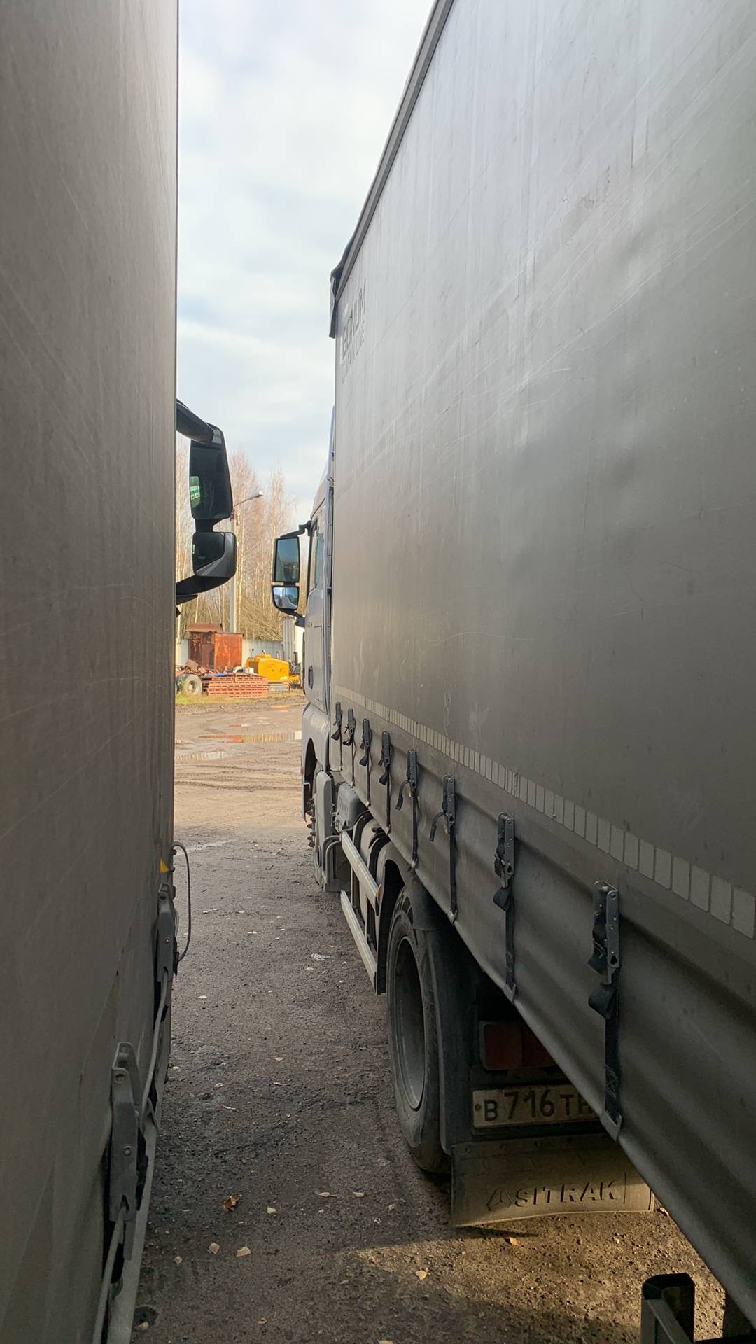 Sitrak C7H 4x2 ZZ4186V361HE,  422 234 км, 2022 года в лизинг