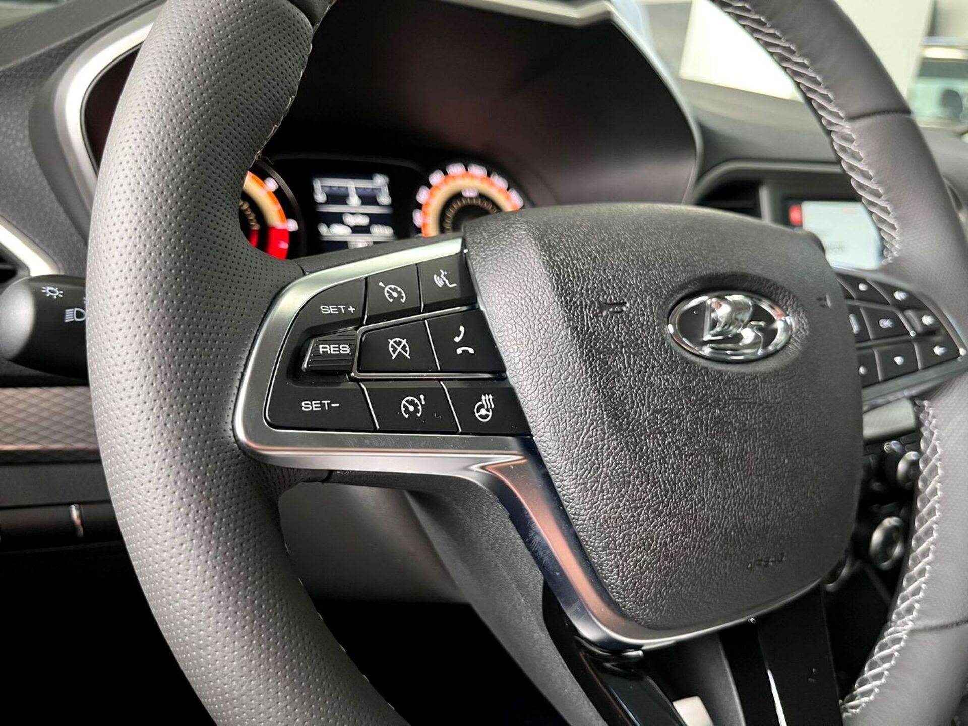 Lada Vesta седан Enjoy 24 1.8 122hp AT