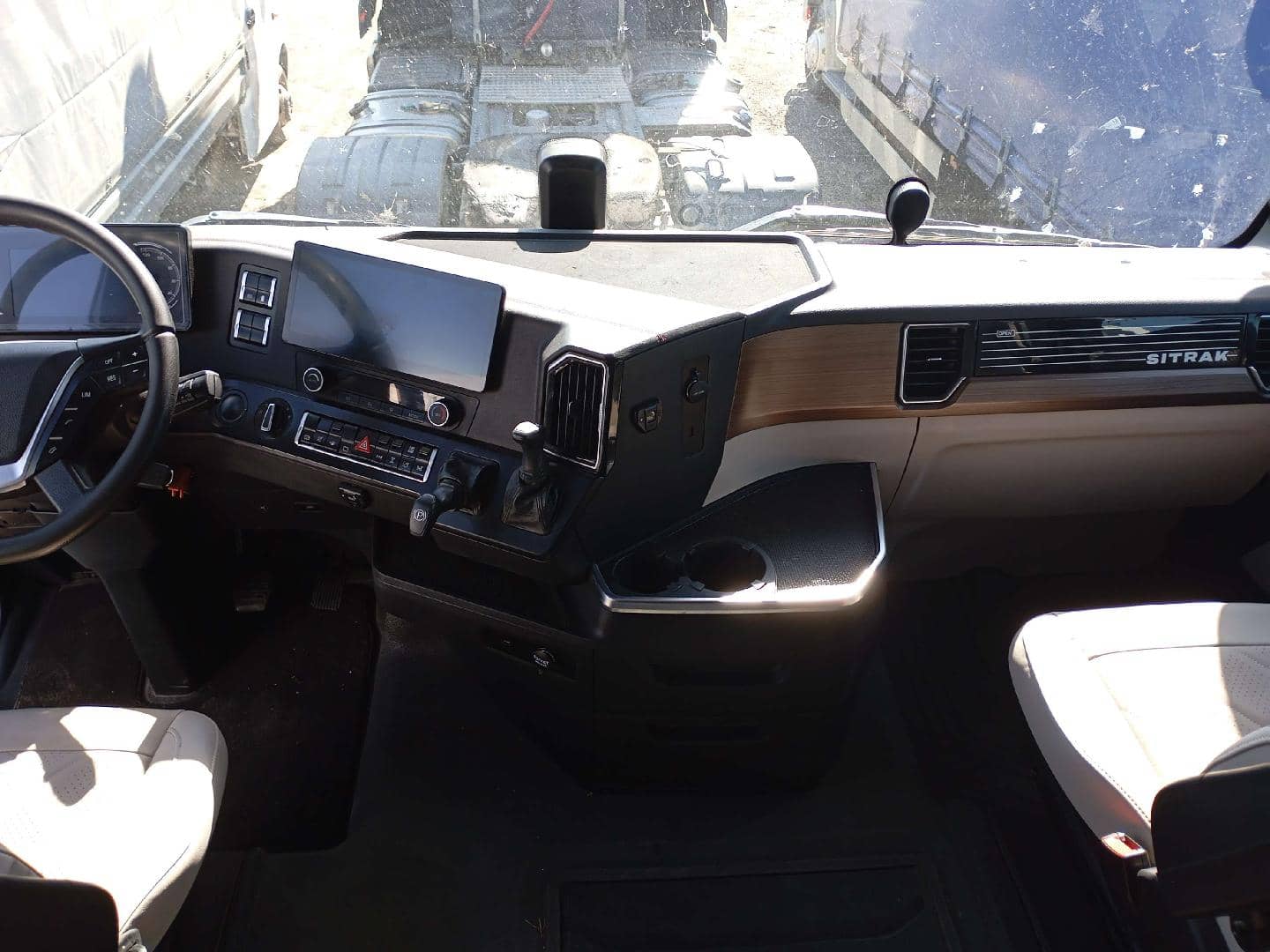 Sitrak С7Н MAX 6×4 ZZ4256V364HE,  119 249 км, 2023 года в лизинг