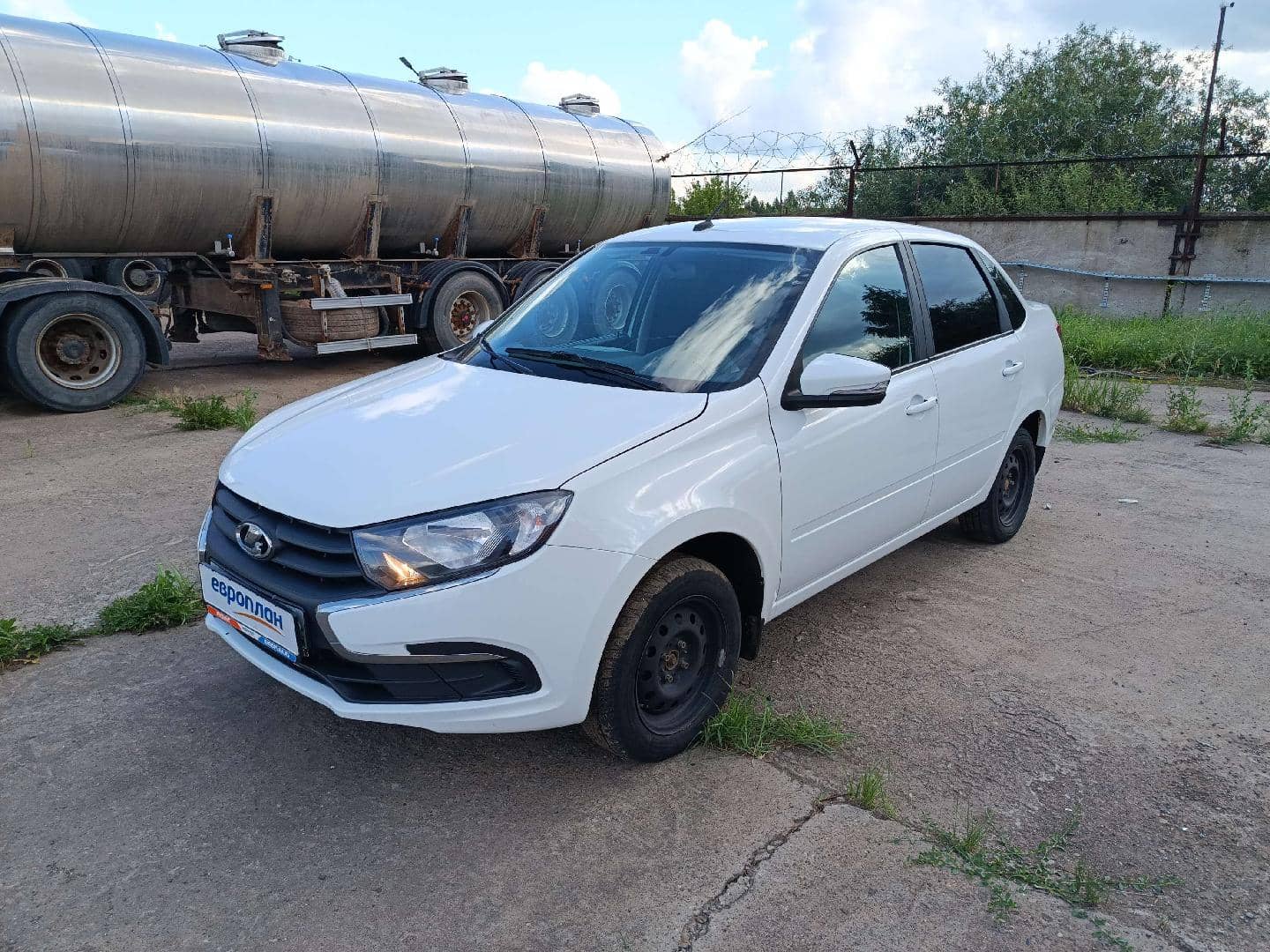 Lada Granta седан,  81 416 км, 2023 года в лизинг