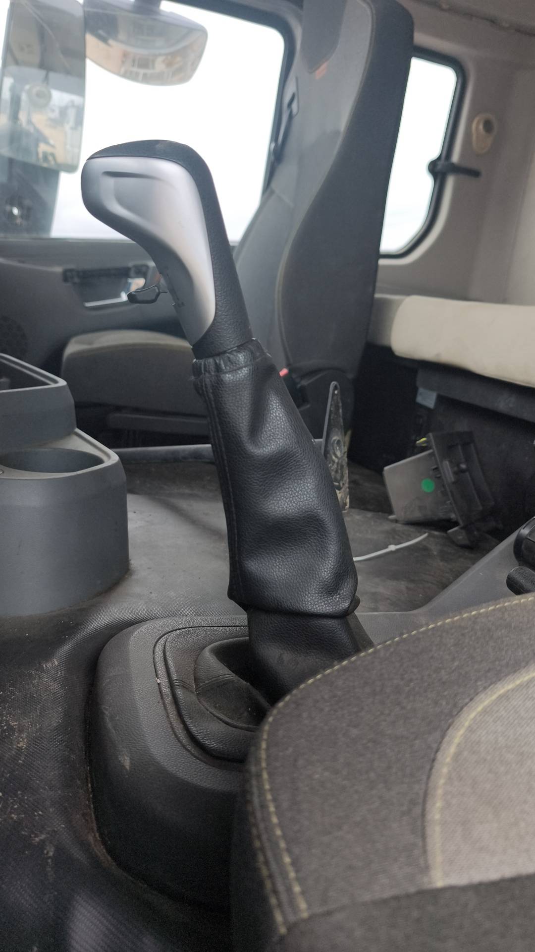 Shacman SX42586V385,  70 000 км, 2024 года в лизинг