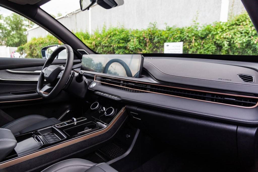 EXEED LX Business 1.5T CVT 2WD