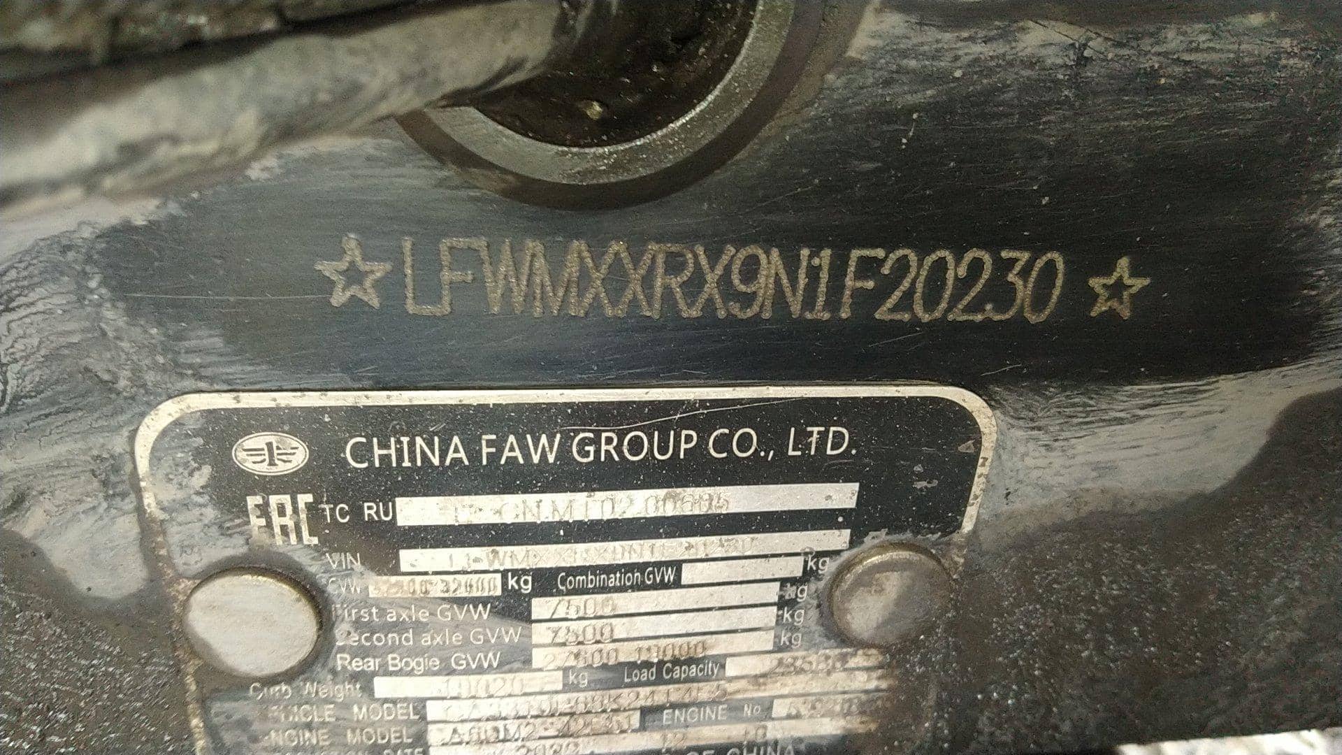 FAW CA3310P66K24T4E5 8х4,  283 877 км, 2022 года в лизинг