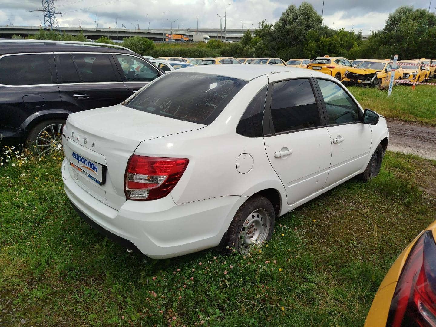 Lada Granta седан,  60 000 км, 2023 года в лизинг