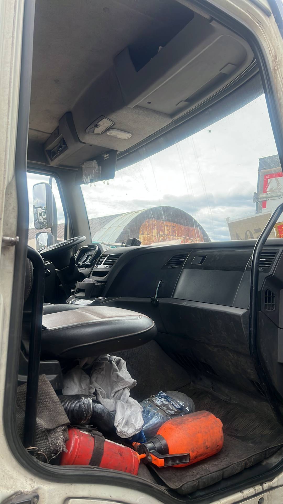 FAW CA3310P66K24T4E5 8х4,  255 722 км, 2023 года