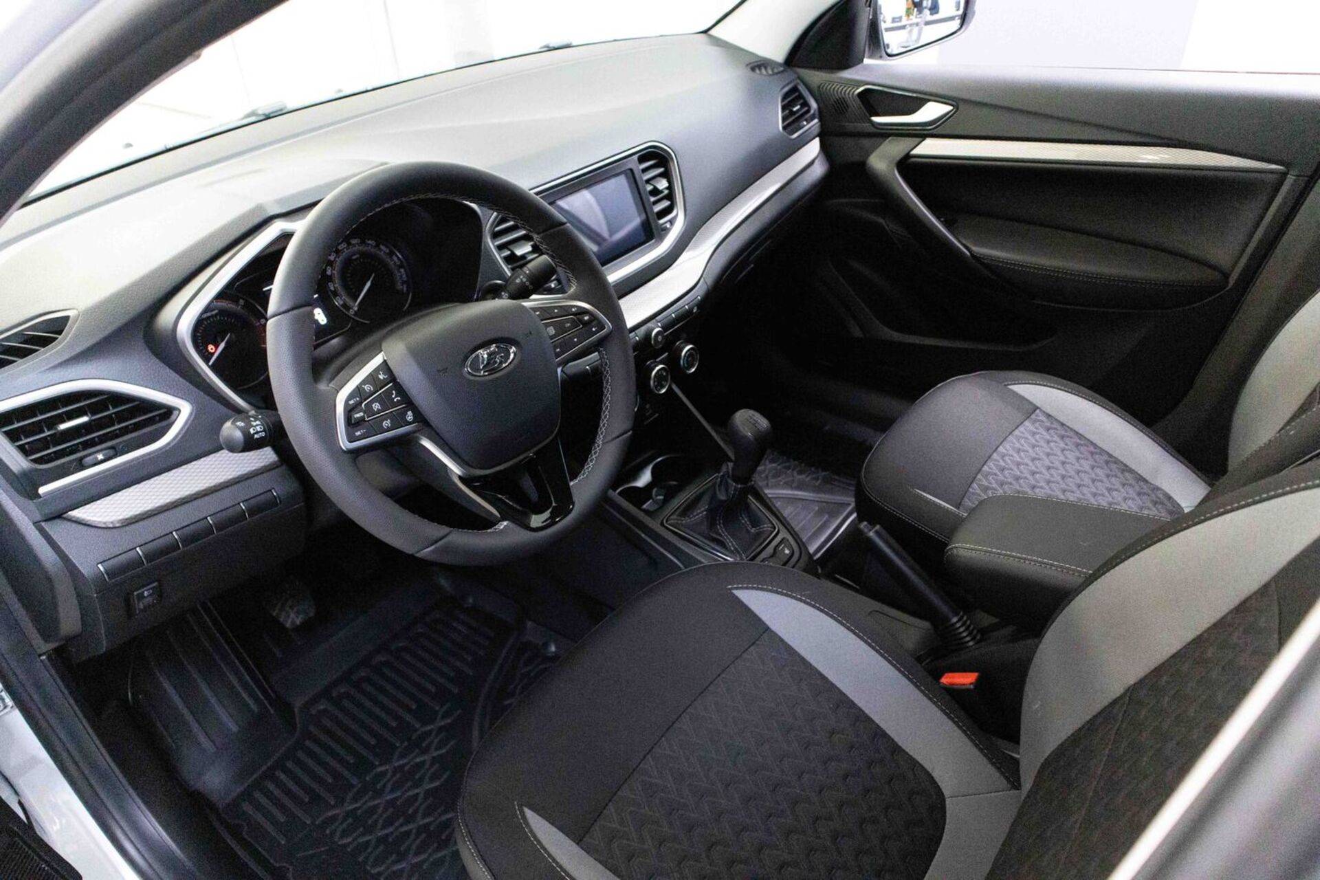 Lada Vesta седан Life 1.6 106hp 5MT