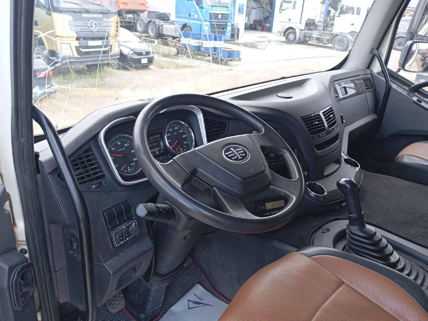 FAW CA3310P66K24T4E5 8х4,  117 082 км, 2024 года в лизинг