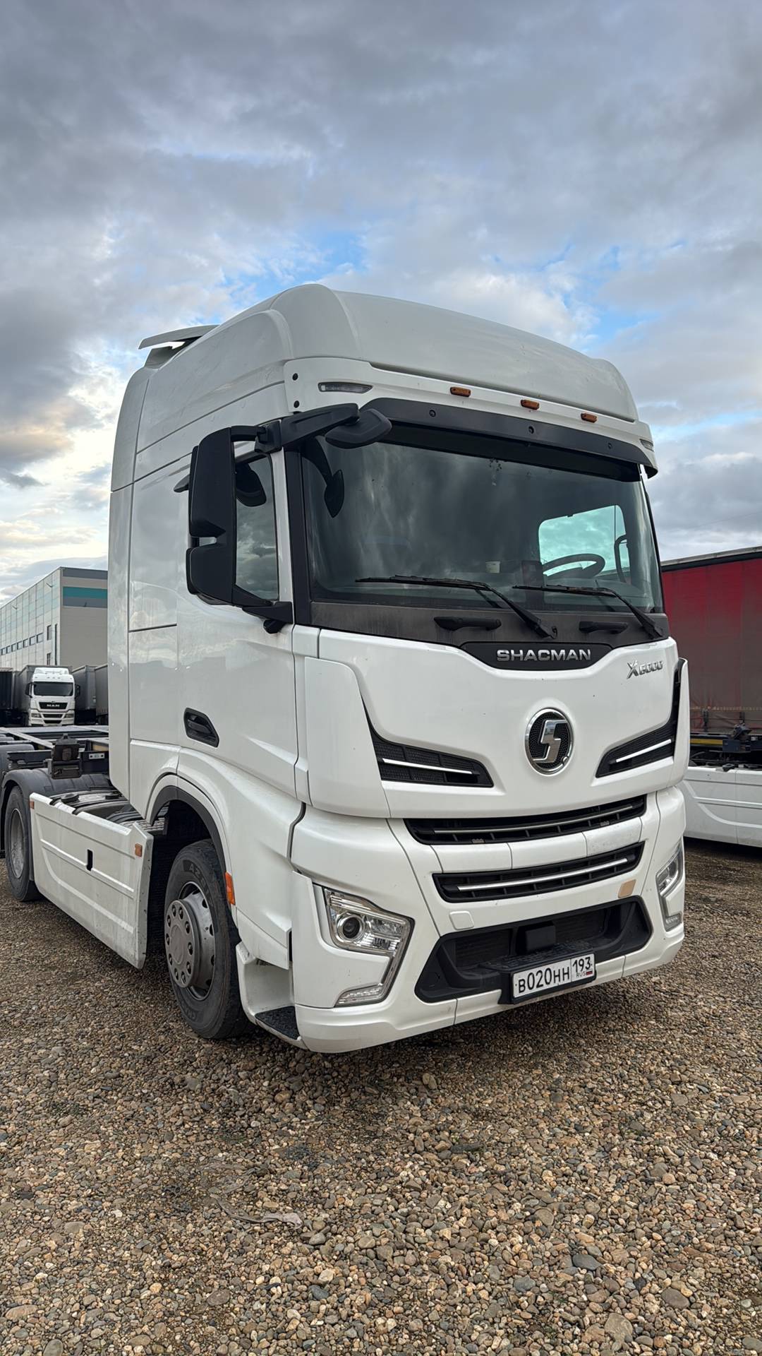 Shacman SX4188YY381,  222 956 км, 2024 года в лизинг