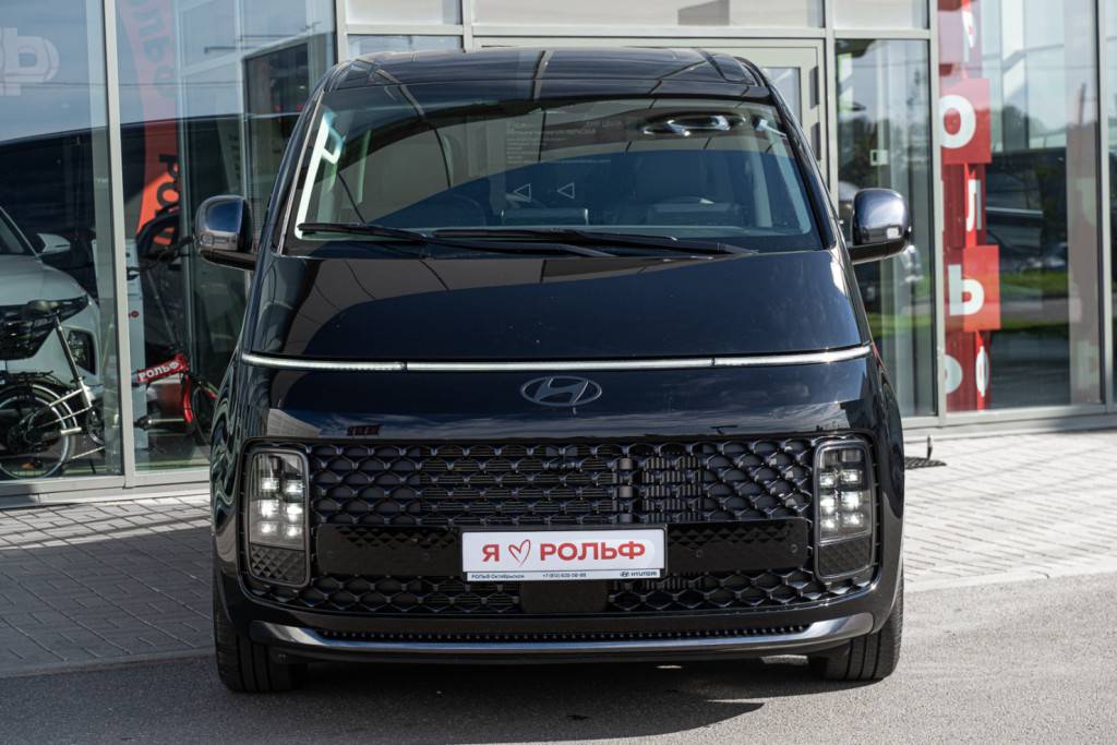 Hyundai Staria Luxe 2.2 CRDi 8AT 4WD