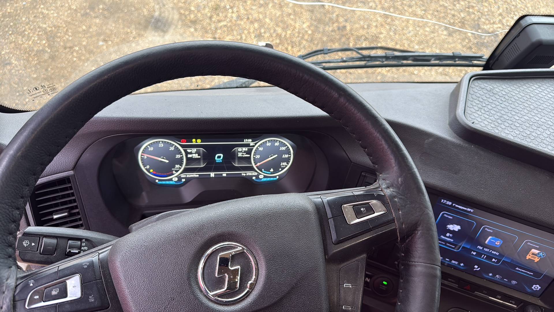 Shacman SX4188YY381,  212 000 км, 2024 года в лизинг