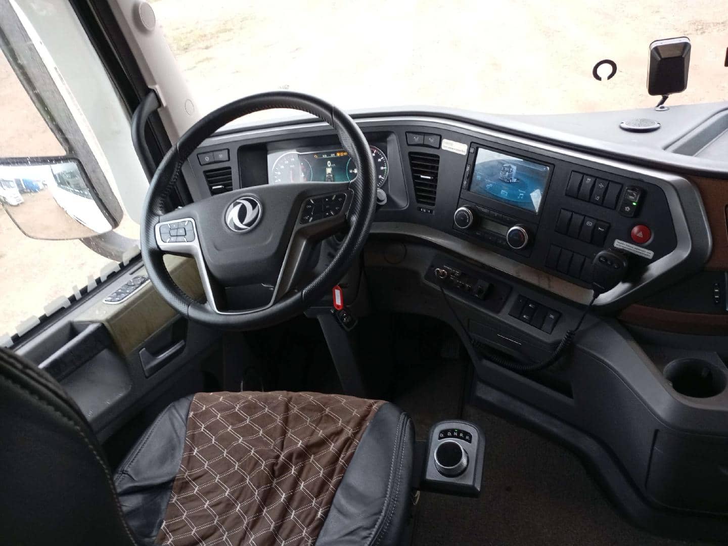DongFeng GX DFH4180 4x2,  851 365 км, 2023 года в лизинг