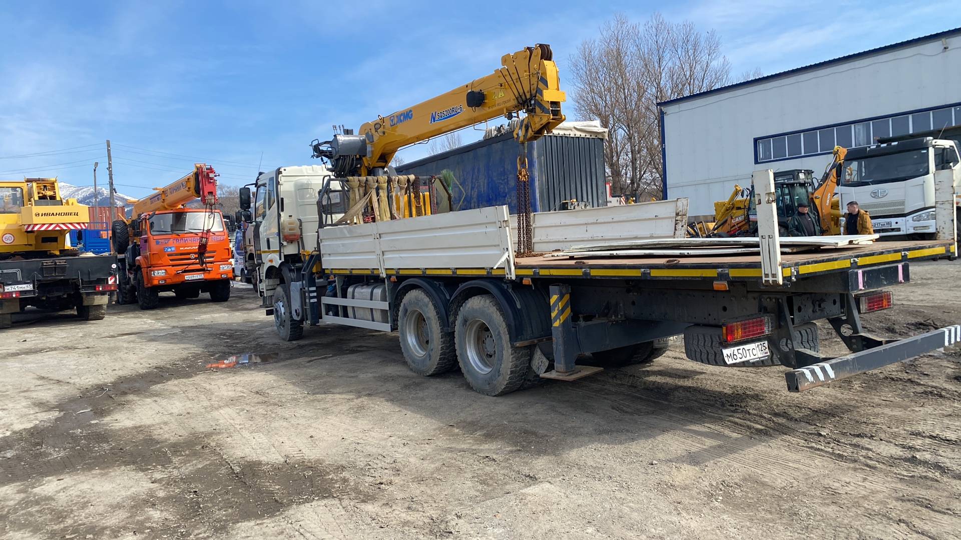 FAW CA3250P66K2T1E5  6х4,  200 000 км, 2023 года в лизинг