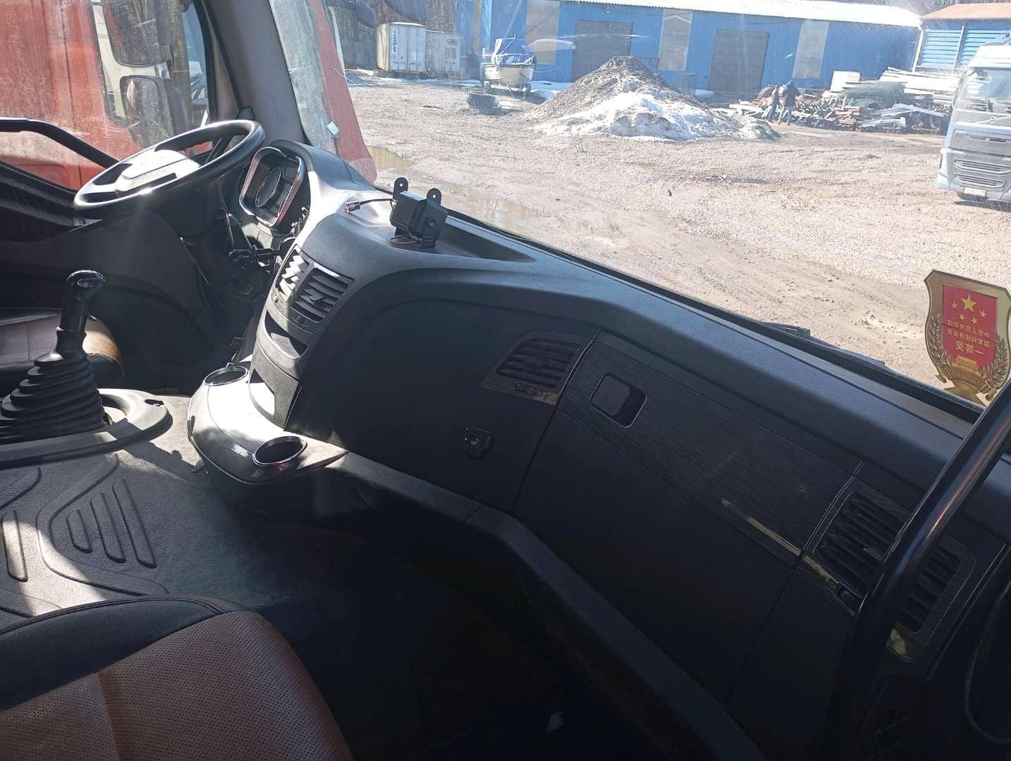 FAW CA3310P66K2T1E5 8х4,  279 516 км, 2023 года в лизинг
