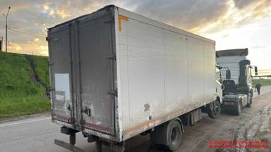 ISUZU NPR75LK