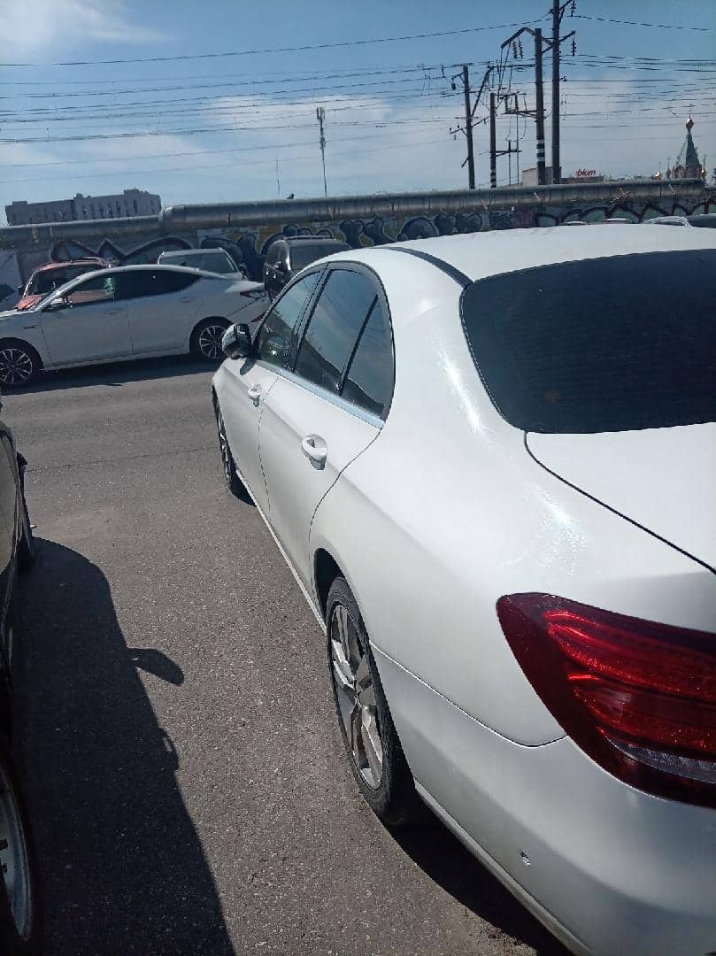 Mercedes-Benz E седан,  240 000 км, 2018 года