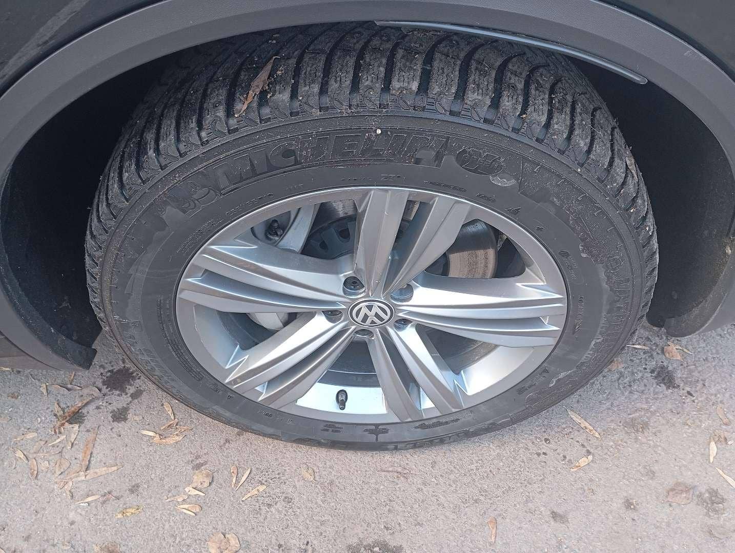 Volkswagen Touareg,  271 484 км, 2018 года в лизинг
