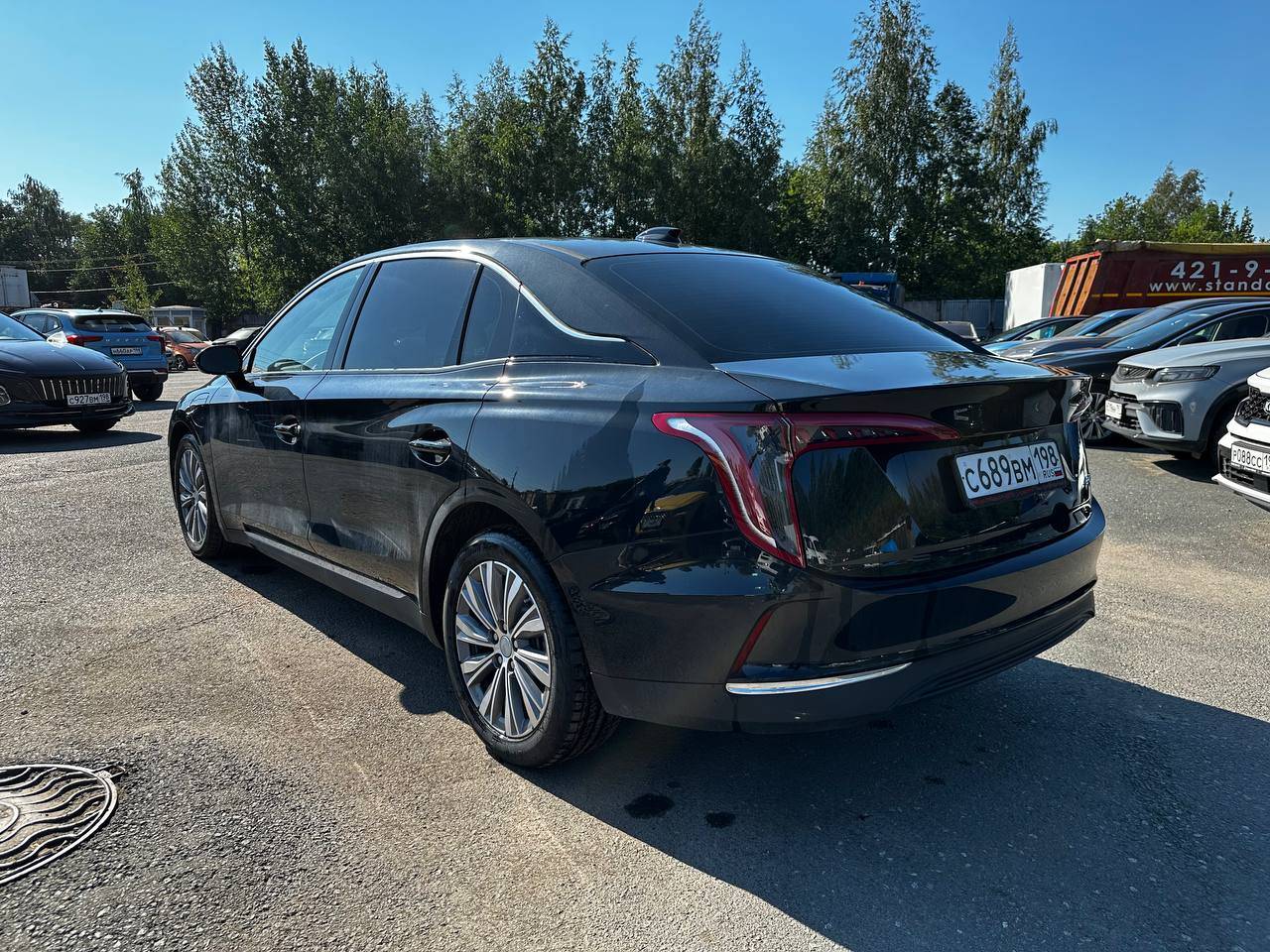 Hongqi E-QM5,  5 001 км, 2022 года в лизинг