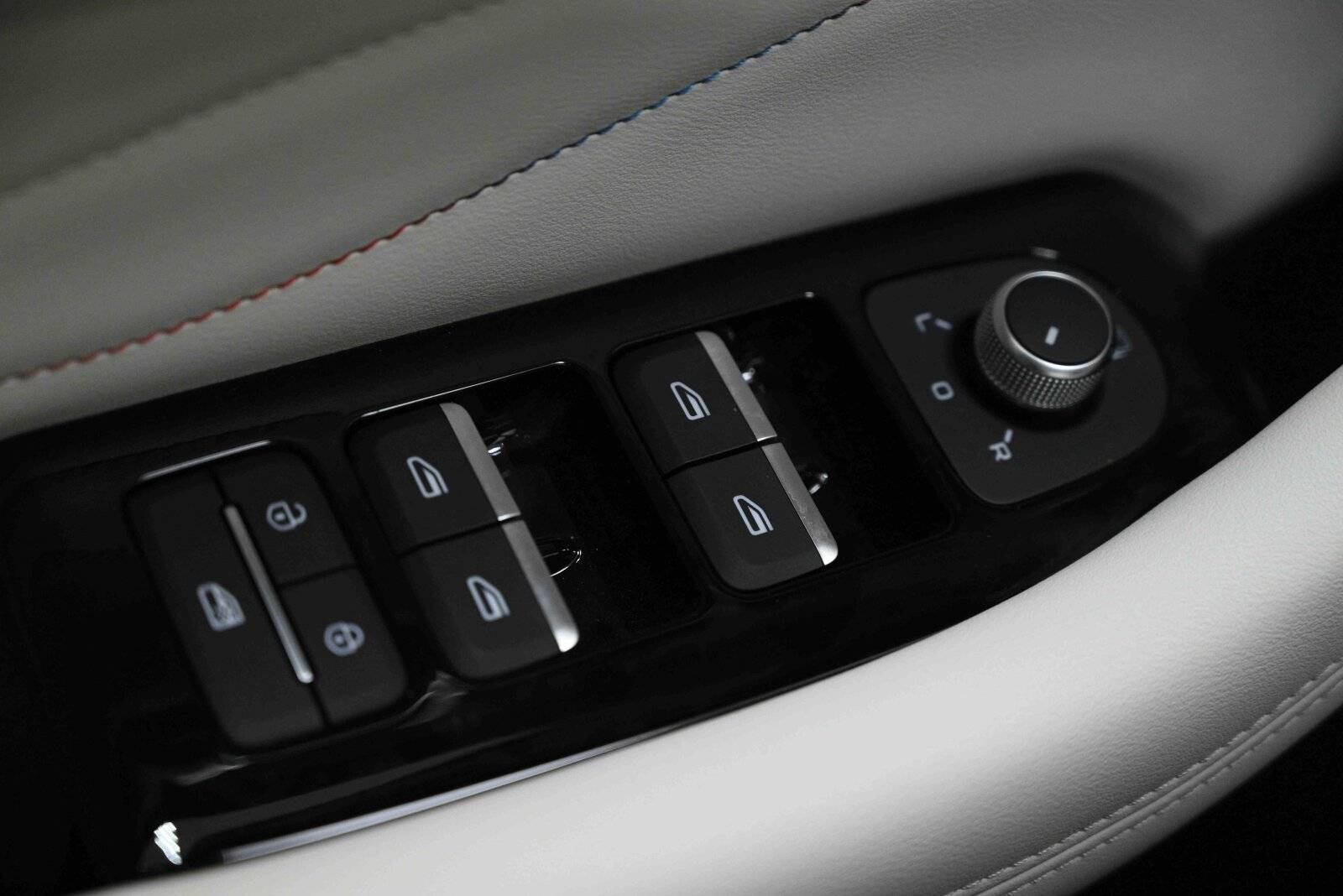 Geely Monjaro Flagship 2.0T (238 hp) 8AT 4WD