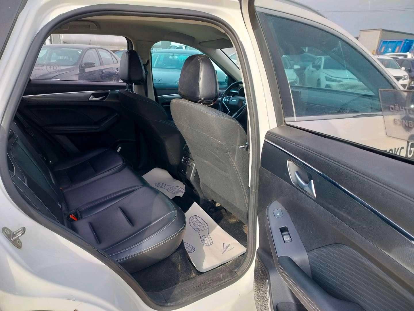 Haval Jolion,  209 956 км, 2023 года в лизинг
