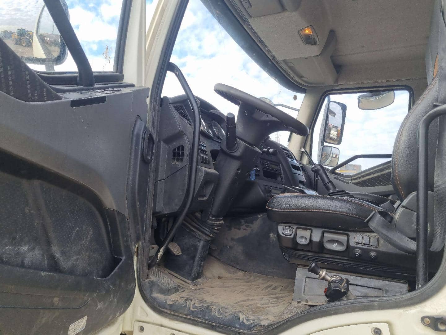 FAW CA3250P66K24L1TE5 6x6,  137 447 км, 2023 года в лизинг