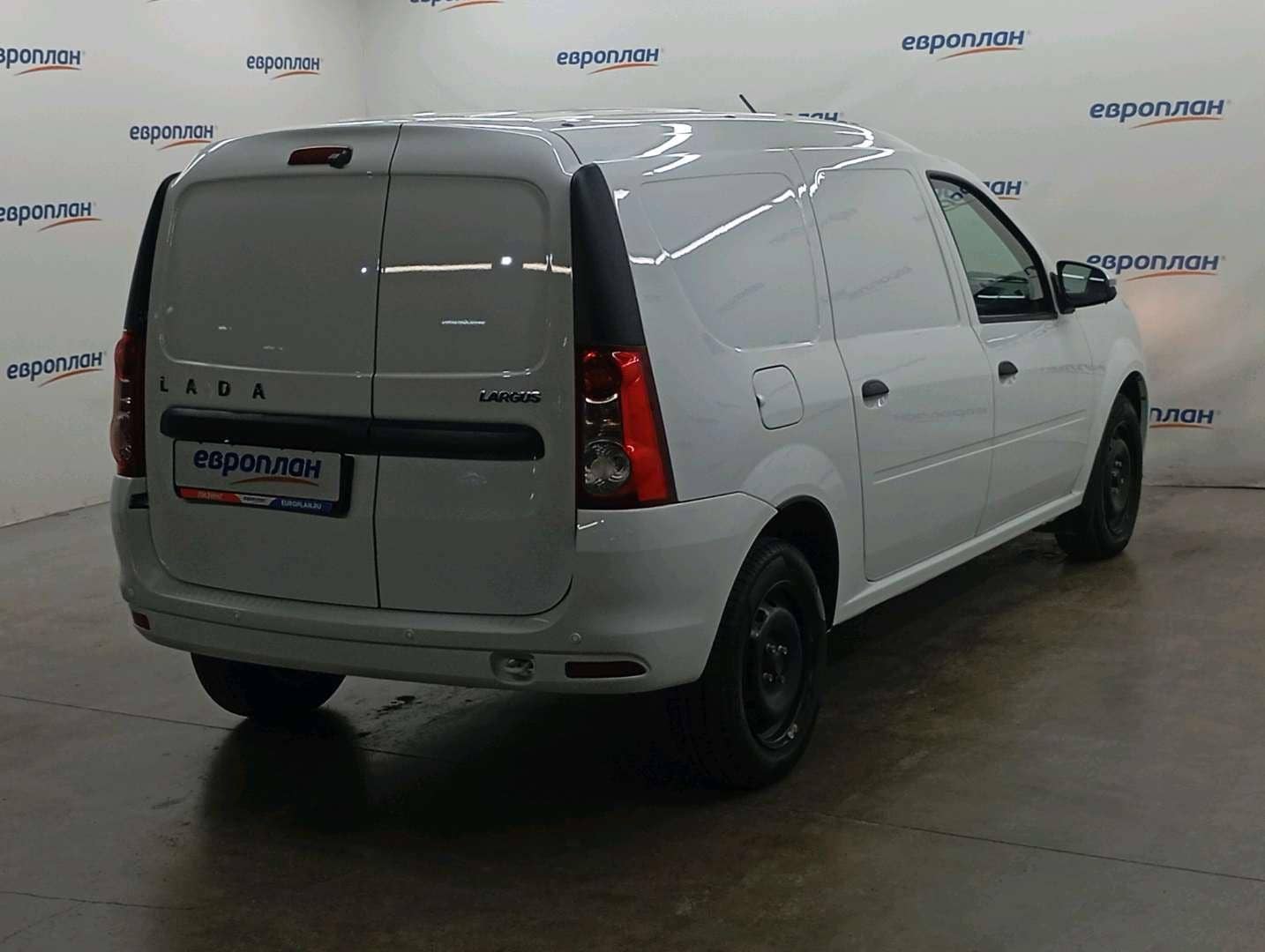 Lada Granta фургон,  981 км, 2024 года в лизинг