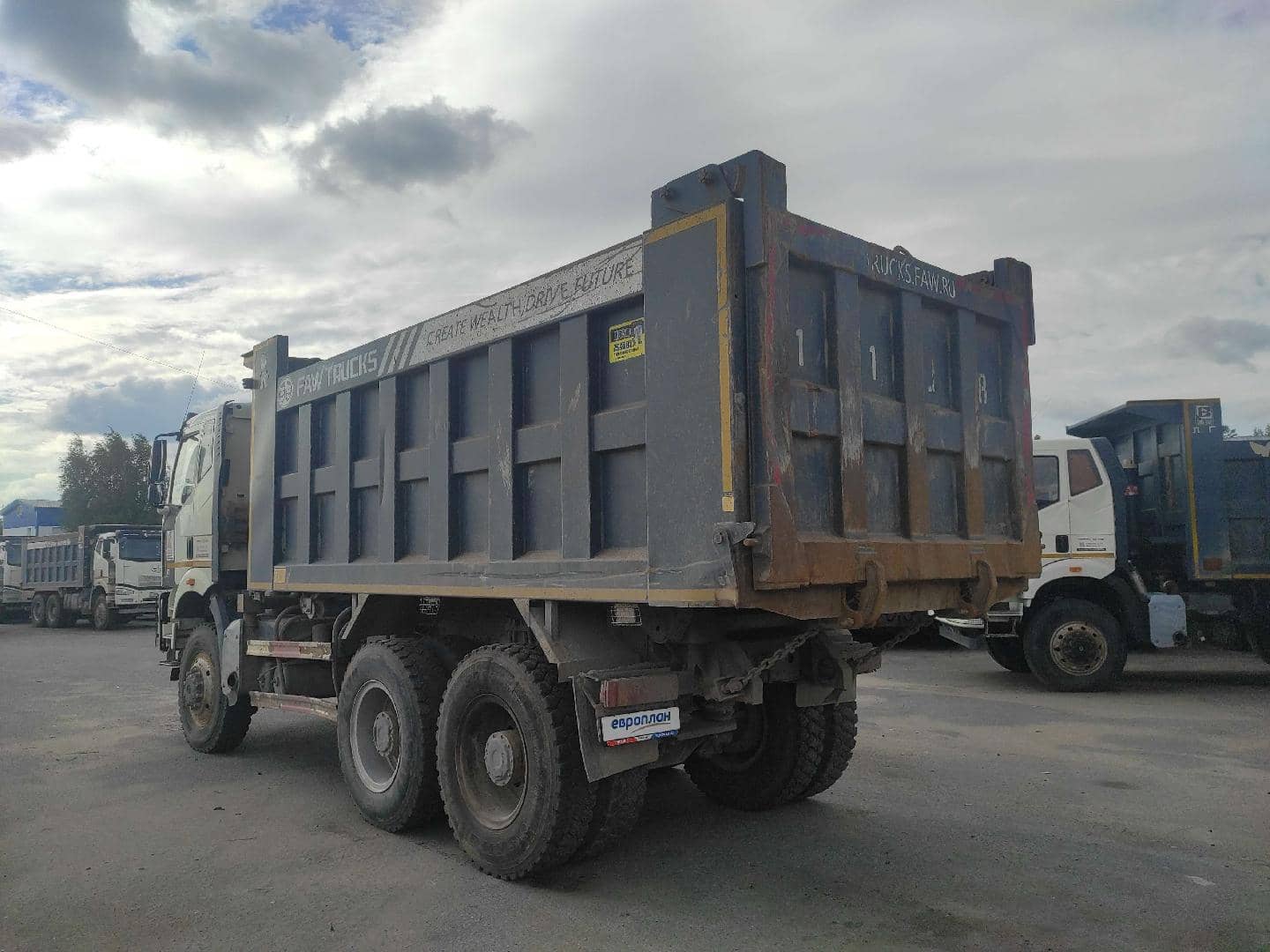 FAW CA3250P66K24L1TE5 6x6,  172 189 км, 2023 года в лизинг