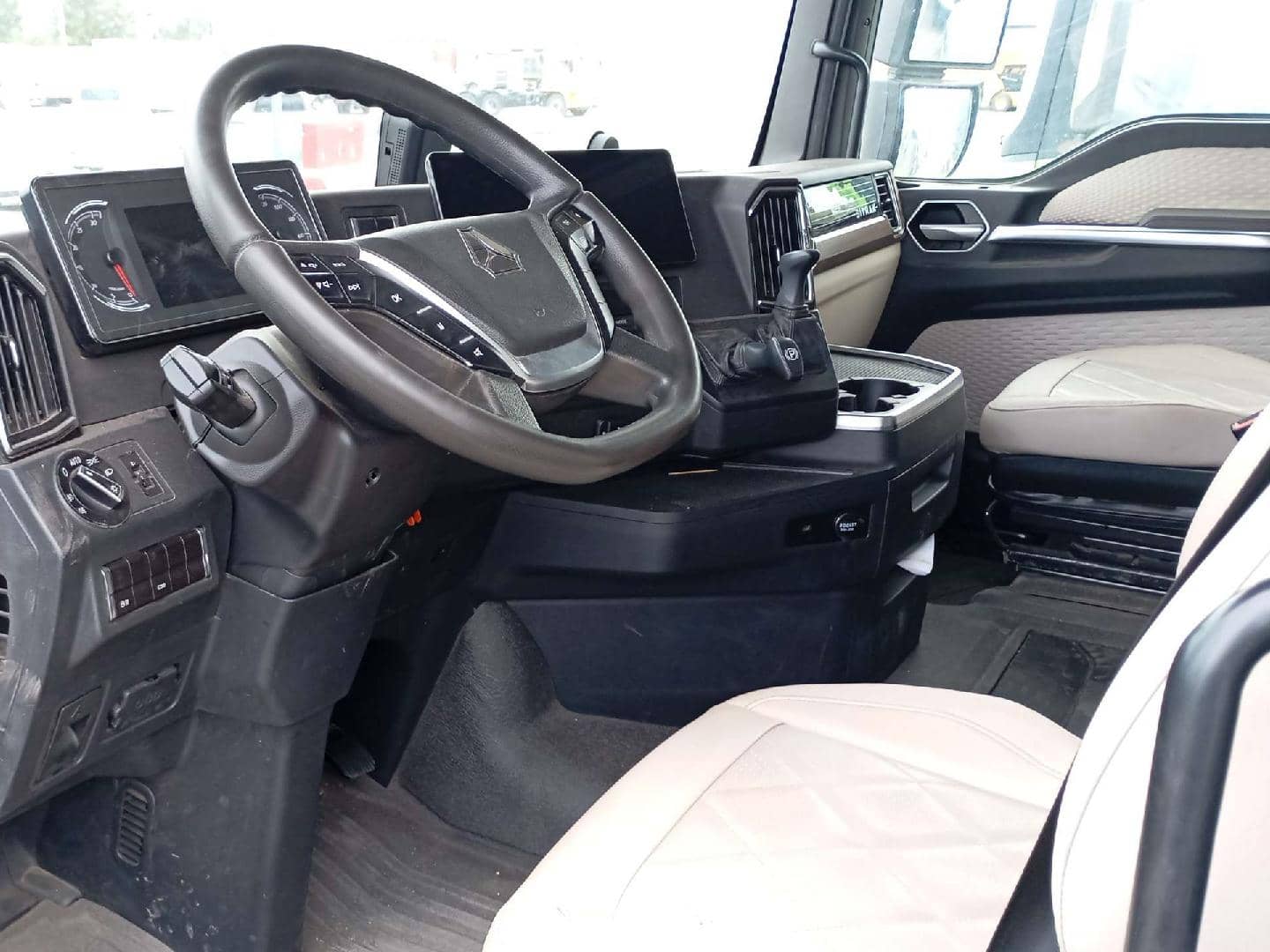 Sitrak С7Н MAX 6×4 ZZ4256V364HE,  87 984 км, 2023 года в лизинг