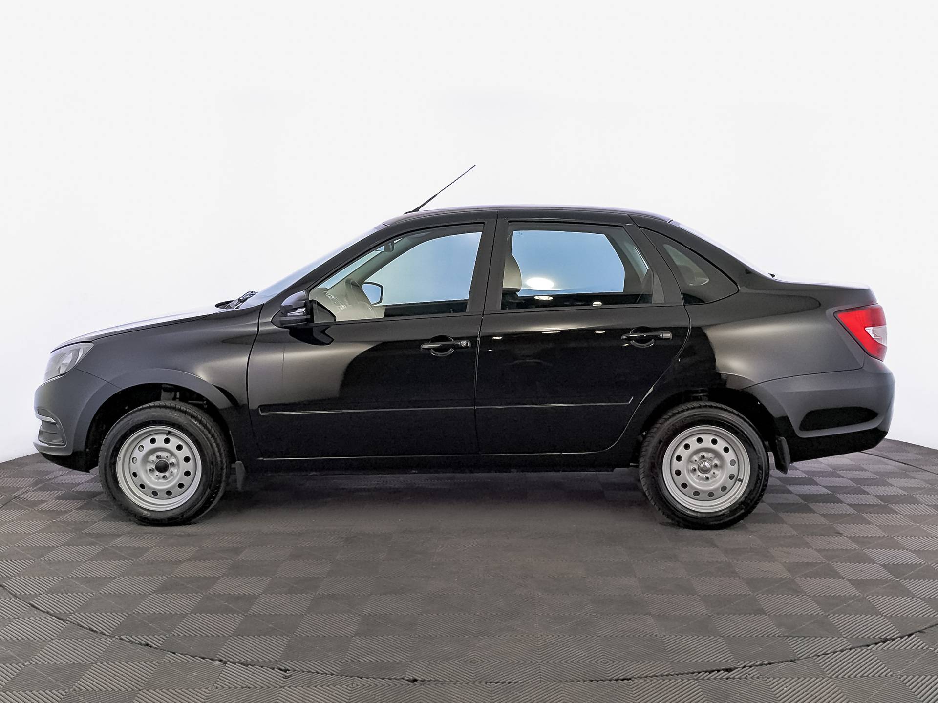 Lada Granta седан Classic 24 1.6 90hp 5MT