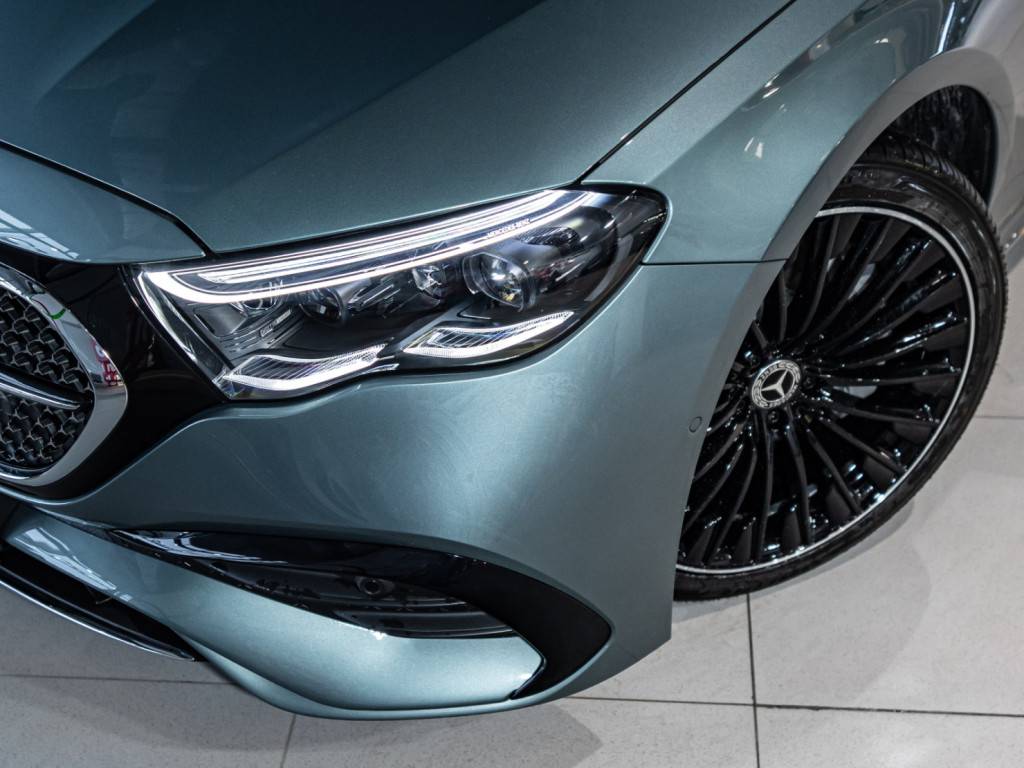 Mercedes-Benz E седан 300 4MATIC AMG Line