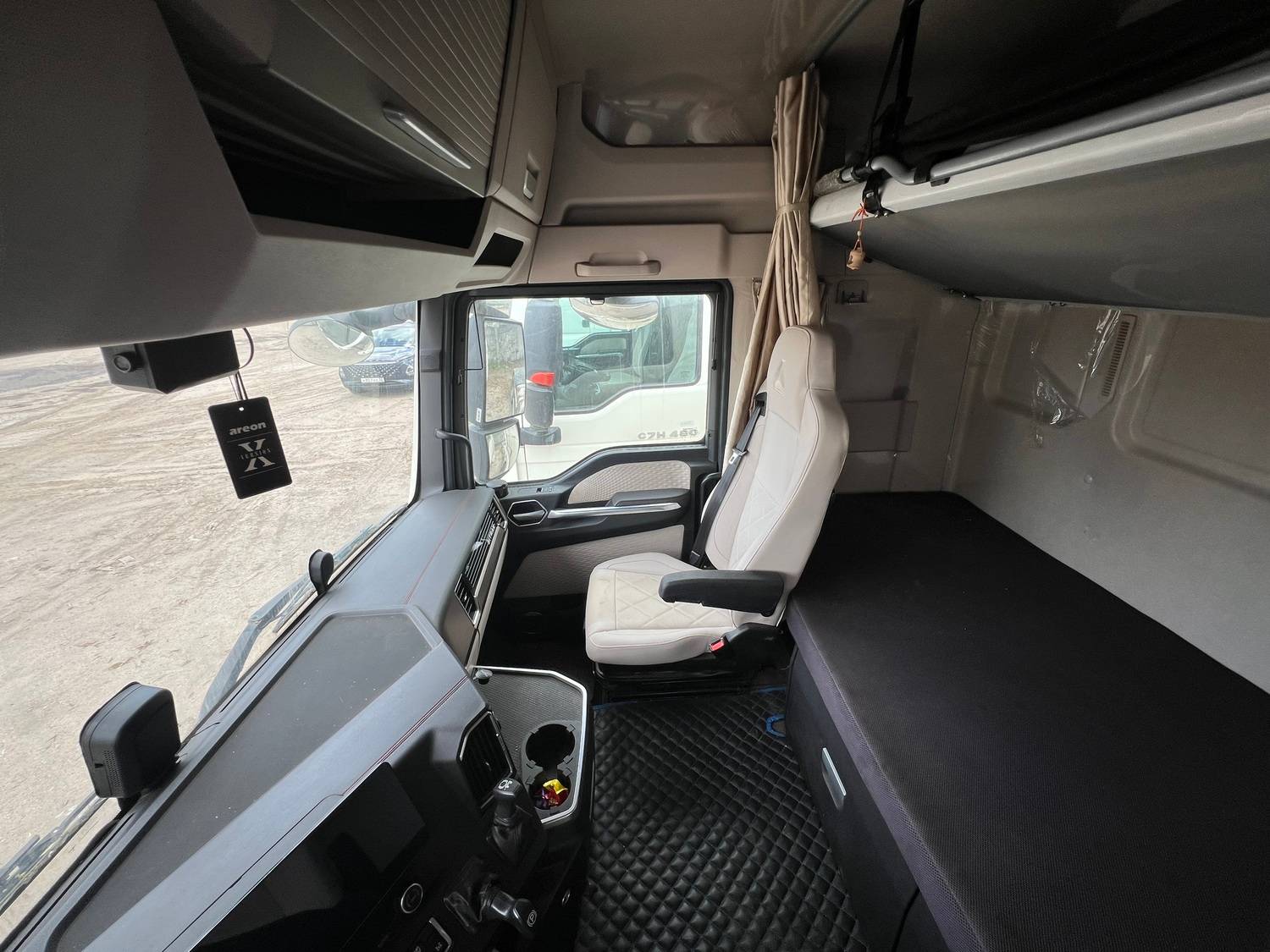 Sitrak C7H MAX 4x2 ZZ4186V361HE,  236 500 км, 2023 года в лизинг