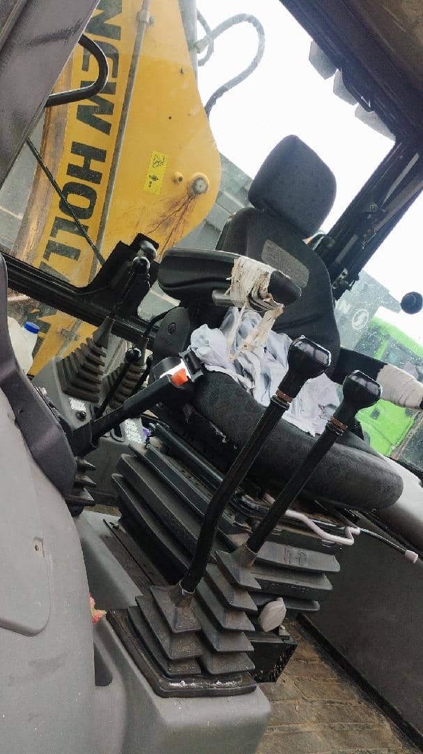 NEW HOLLAND B80B,  1 км, 2019 года в лизинг