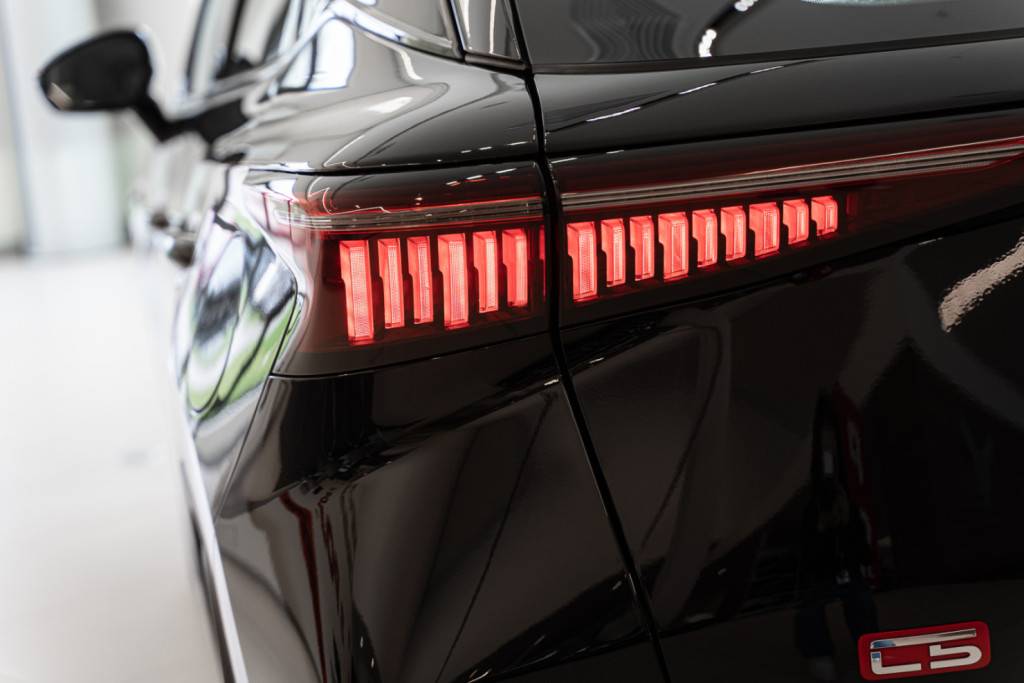 OMODA C5 1.6T DCT Supreme 4WD FL