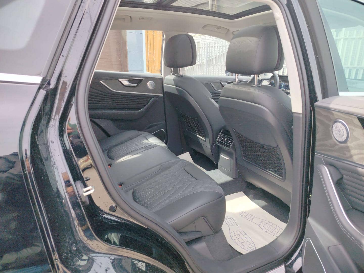 Hongqi HS5,  959 км, 2024 года в лизинг