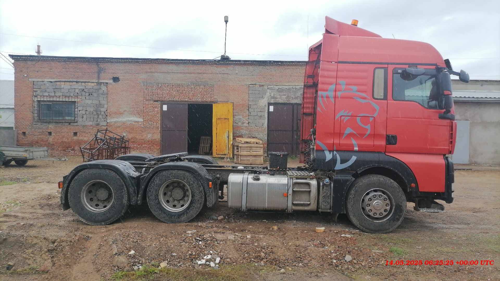 Sitrak С7Н MAX 6×4 ZZ4256V364HE,  318 587 км, 2022 года в лизинг