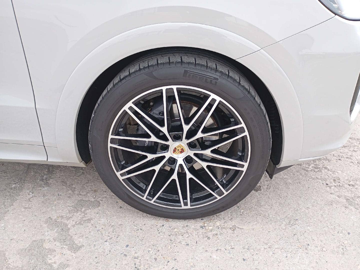Porsche Cayenne,  33 841 км, 2023 года в лизинг