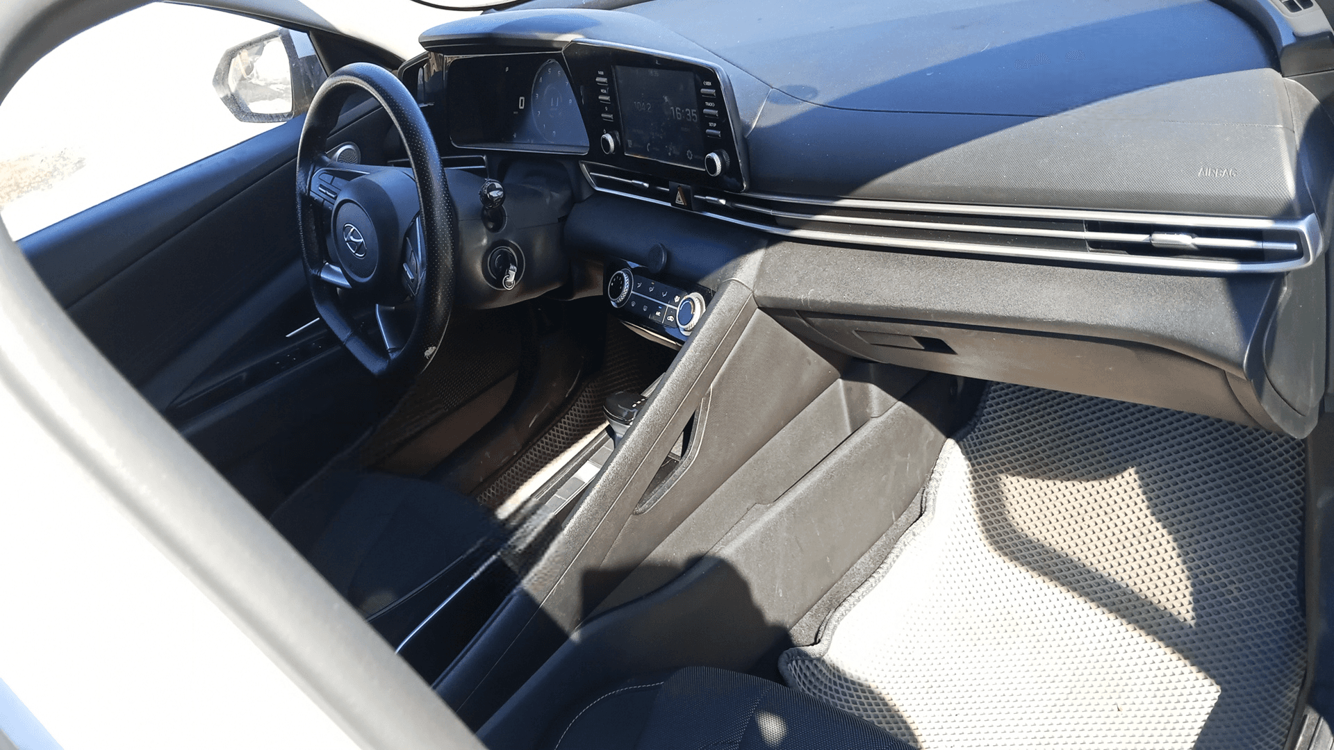 Hyundai Elantra,  129 036 км, 2023 года в лизинг