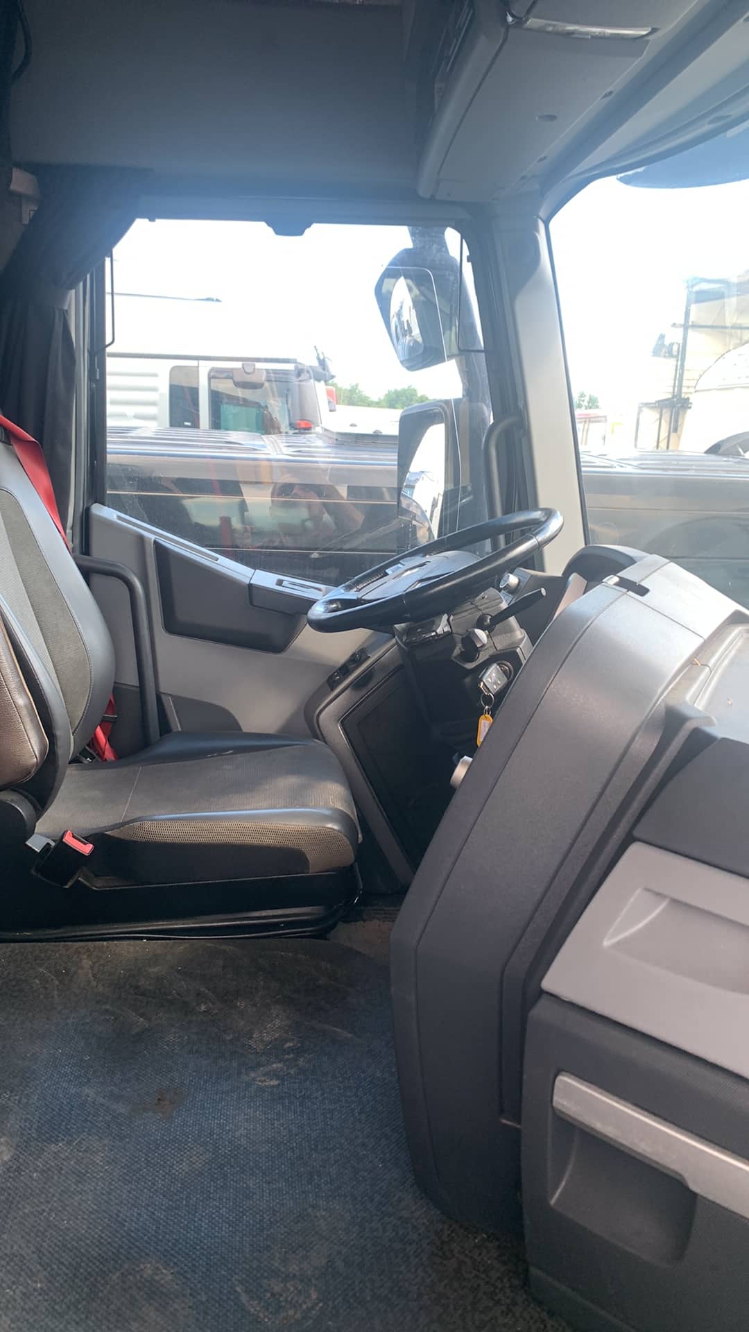 Renault T 460 4X2 (Sleeper Cab),  602 917 км, 2018 года в лизинг
