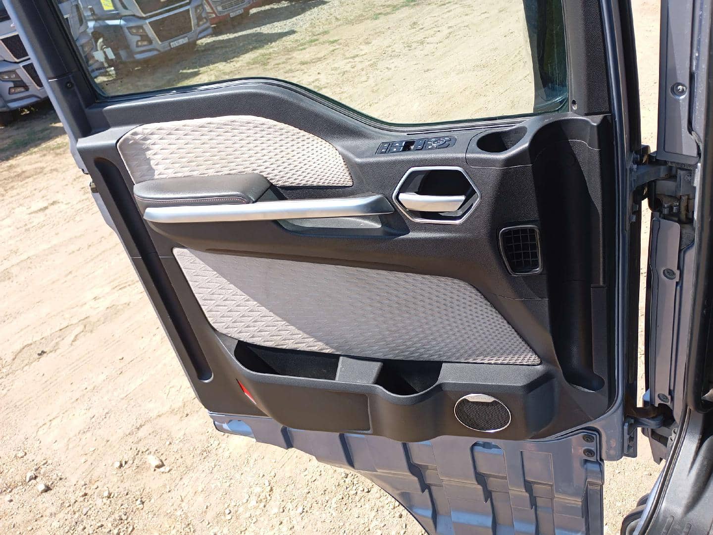 Sitrak С7Н MAX 6×4 ZZ4256V364HE,  184 967 км, 2023 года в лизинг