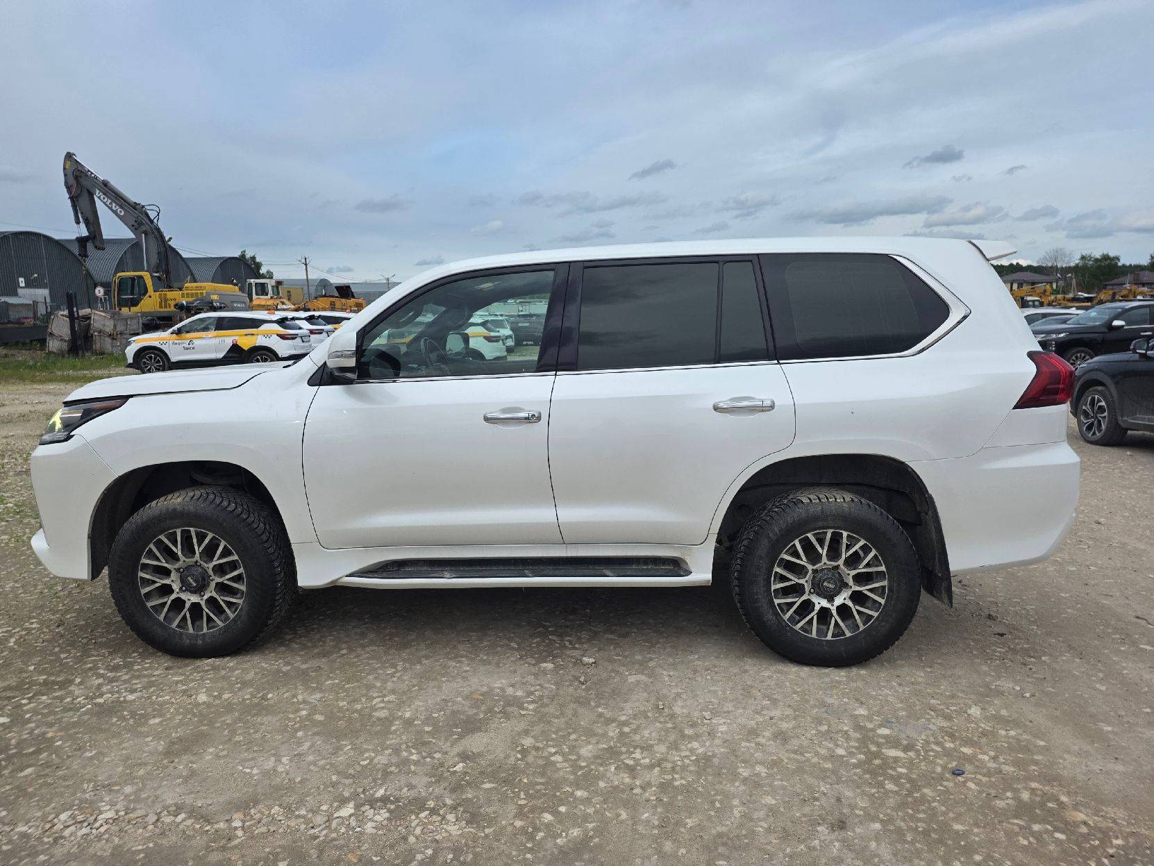 Lexus LX 450d,  366 376 км, 2018 года в лизинг