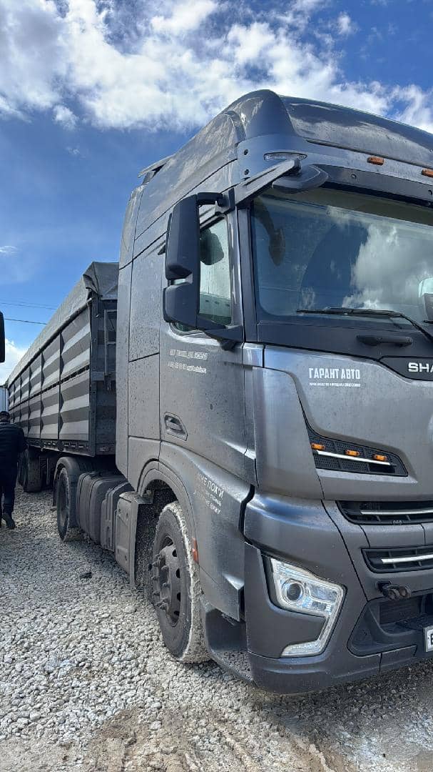 Shacman SX4188YY381,  292 328 км, 2023 года в лизинг