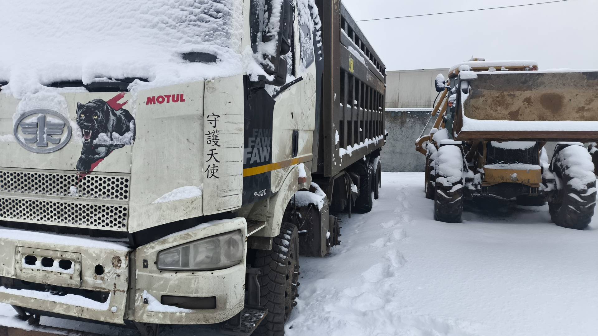 FAW CA3311P66K24T4E5 8х4,  100 000 км, 2022 года