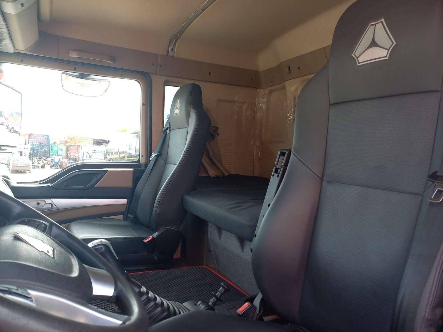 HOWO ZZ3317V386GE1 8х4,  162 707 км, 2024 года в лизинг