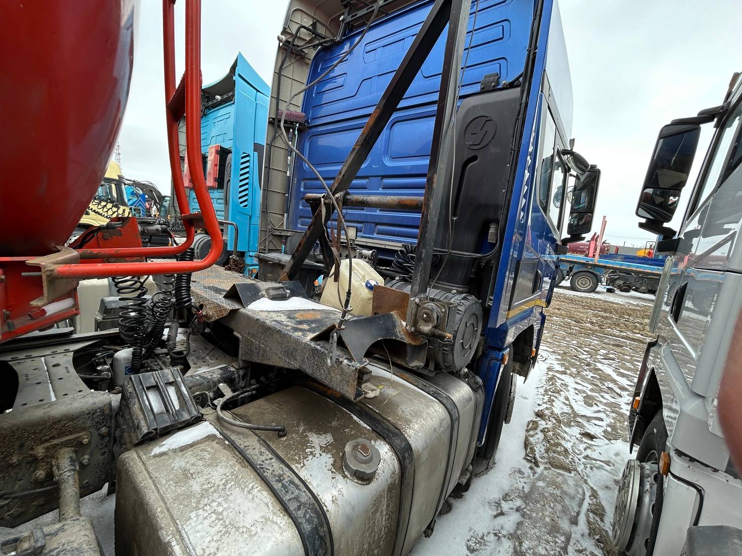 Shacman SX42584V324,  281 354 км, 2022 года в лизинг