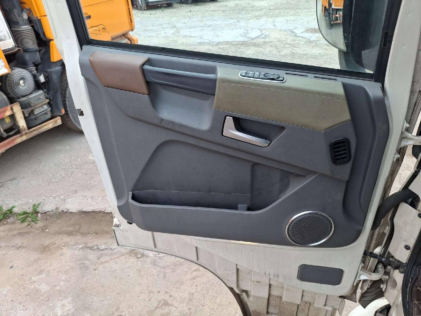 DongFeng GX DFH4180 4x2,  508 933 км, 2023 года в лизинг